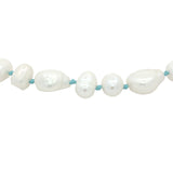 Chaine de cheville dorée perles de culture de différentes tailles et fil turquoise