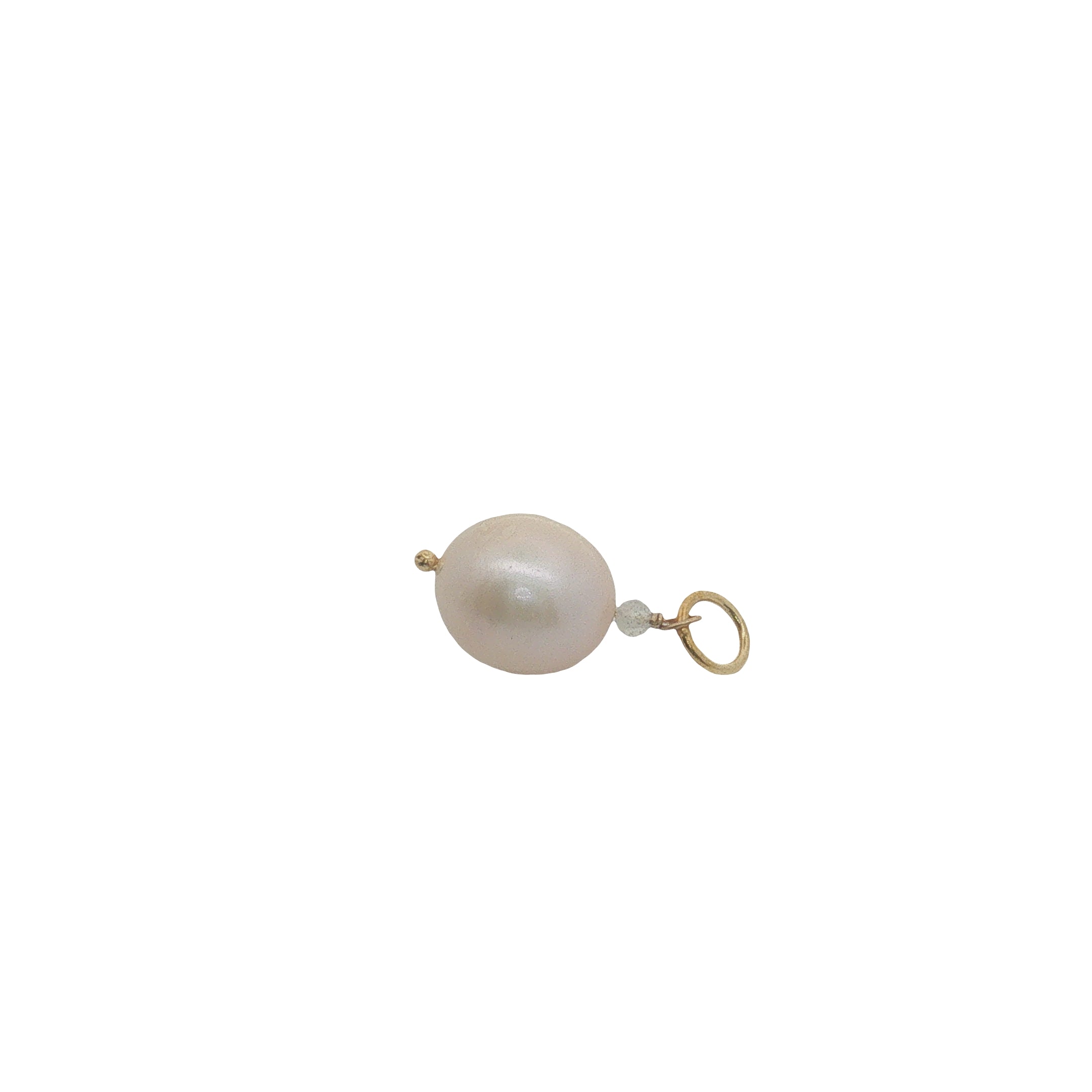 Charms doré perle de culture et petite pierre de lune