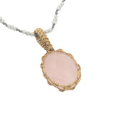 Collier doré labradorite Johri Bazaar en quartz rose et fil doré 60 cm