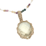 Collier doré tourmaline Johri bazaar en prehnite et fil doré 60 cm