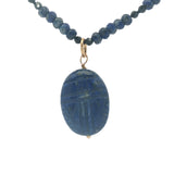 Collier doré lapis lazulis scarabée taillé dans la pierre 42 cm