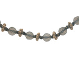 Collier doré perles gris clair avec couronnes dorées 42 cm