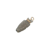 Charms doré poisson taillé dans du quartz fumé avec fil doré