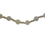 Collier doré perles givrées vert pale et perles dorées 42 cm