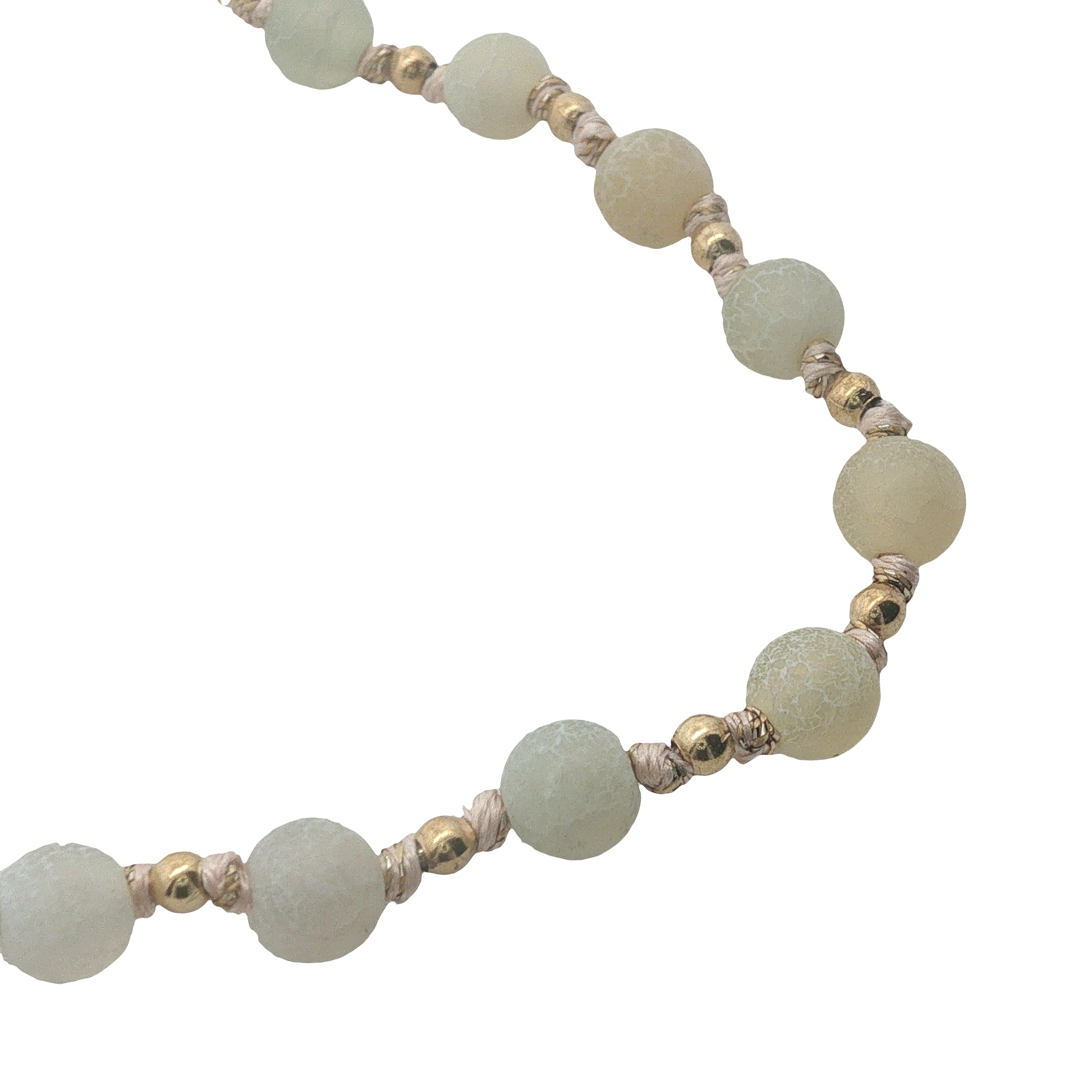 Collier doré perles givrées vert pale et perles dorées 42 cm