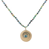 Collier doré médaille oeil en nacre perles multicolores 50 cm