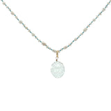 Collier doré fleur taillée dans de l'apatite petites perles de culture 50 cm