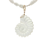 Collier doré perles de culture et noeuds blancs escargot en quartz citron 50 cm