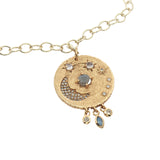 Collier doré médaillon astres avec labradorite et zircons avec pampilles 50 cm