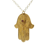Collier doré main de fatma et pierre rubis 75cm