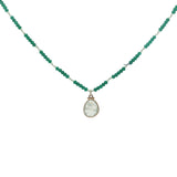 Collier doré en onyx verte, prehnite et boules dorées 42 cm