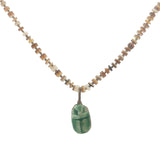 Collier doré disques de coquillage et scarabée vert 68 cm