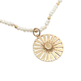 Collier doré médaille soleil et lune perles de culture 42 cm