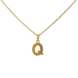 Collier doré lettre Q martelée