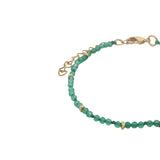 Bracelet doré onyx verte et petites perles dorées