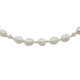 Chaine de cheville dorée perles de culture, pierre de lune et noeuds blancs