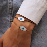 Fine wire bracelet with oval mother-of-pearl eye