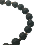 Collier doré perles en bois marron foncé 94 cm