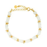 Bracelet doré pierre de lune avec couronnes et disques martelés dorés
