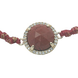 Bracelet doré cordon rouge avec onyx rouge ronde entourée de zircons