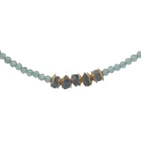 Collier doré apatite avec petites perles et coupoles dorées 42 cm