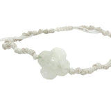 Bracelet doré sur cordon blanc trèfle pierre de lune facettée