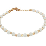 Bracelet doré avec agate blanche et perles dorées