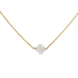 Collier ras de cou doré petit trèfle en pierre de lune 40 cm
