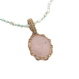 Collier doré perles de culture Johri bazaar en quartz rose et fil doré 60 cm