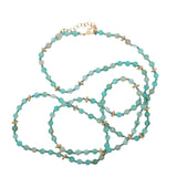 Collier doré perles bleues, couronnes dorées et noeuds bleus 64 cm