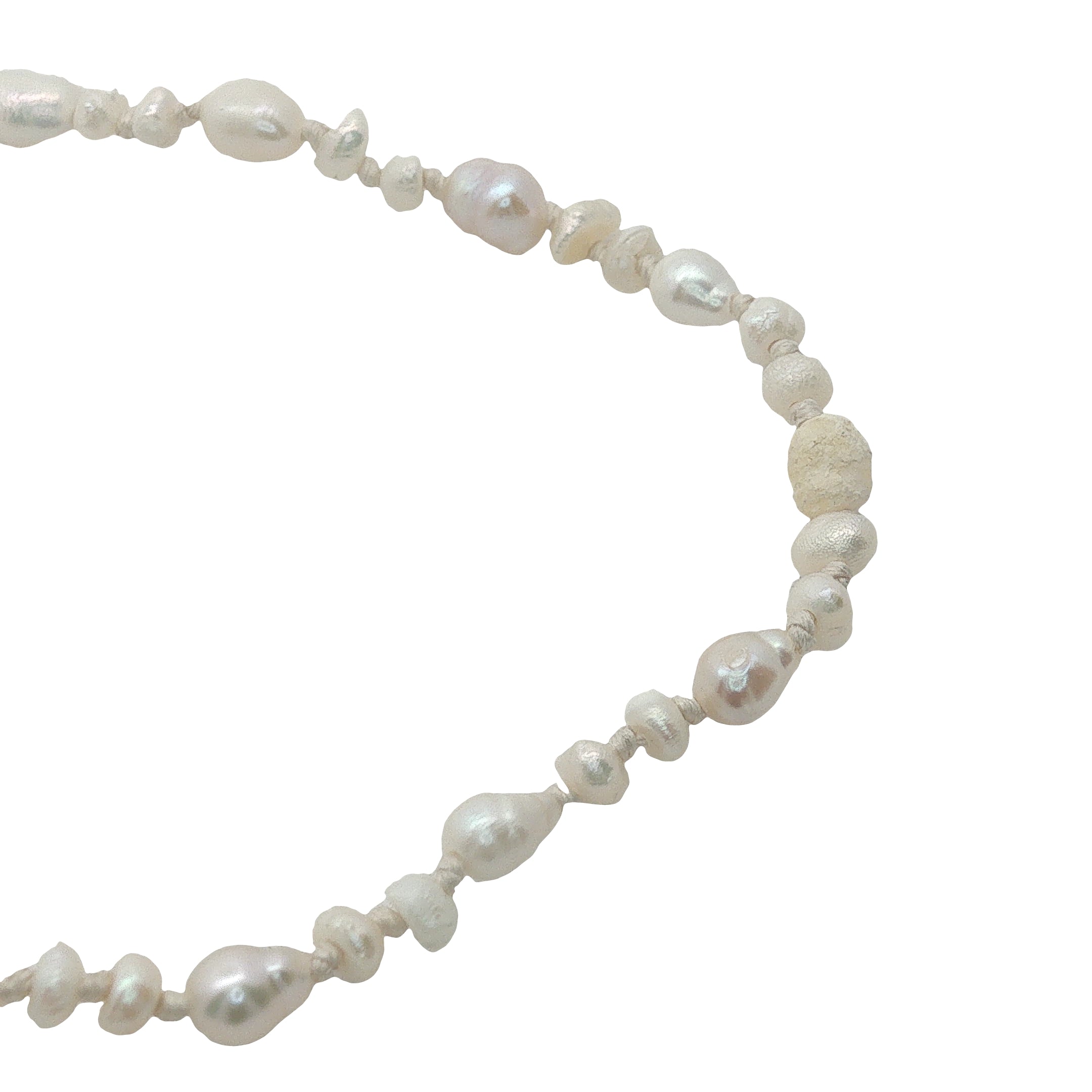 Collier doré petites perles de culture et fil blanc 75 cm