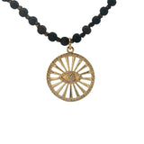 Collier médaillon doré oeil en zircons perles en bois marron 90 cm