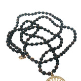 Collier médaillon doré oeil en zircons perles en bois marron 90 cm