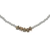 Collier doré pierre de lune avec petites perles et coupoles dorées 42 cm