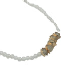 Collier doré pierre de lune avec petites perles et coupoles dorées 42 cm