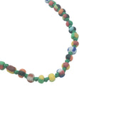 Collier doré petites perles multicolores et noeuds verts 50 cm