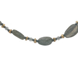Collier doré labradorite, pierre de lune, perles dorées et noeud gris 75 cm