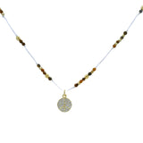 Collier doré fil blanc oeil de tigre facettées et médaillon peace 42cm