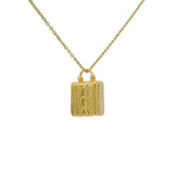 Collier doré et boite porte bonheur