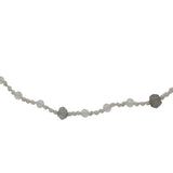 Collier doré avec pierre de lune, labradorite et noeuds blancs 60 cm