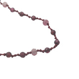 Collier doré avec tourmaline rose, grenat et noeuds bordeaux 60 cm
