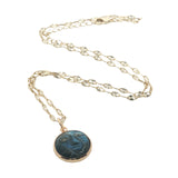 Collier doré médaille visage en labradorite 42 cm
