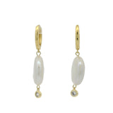 Mini créoles dorées avec perle en nacre et pampille en zircon blanc