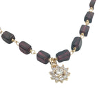 Collier doré grenat rectangulaire fleur en zircons 42 cm