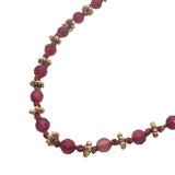 Collier doré perles grenat et couronnes dorées 42 cm