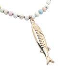 Collier poisson doré avec perles pastel et perles de culture 75 cm