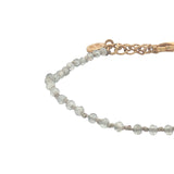 Bracelet doré avec petites pierres en labradorite