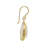 Boucles d'oreilles dorées en pierre de lune sertis clos