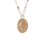 Collier doré quartz rose tourmaline médaille lune et étoile des vents 42 cm