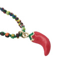 Collier doré perles multicolores piment rouge 60 cm